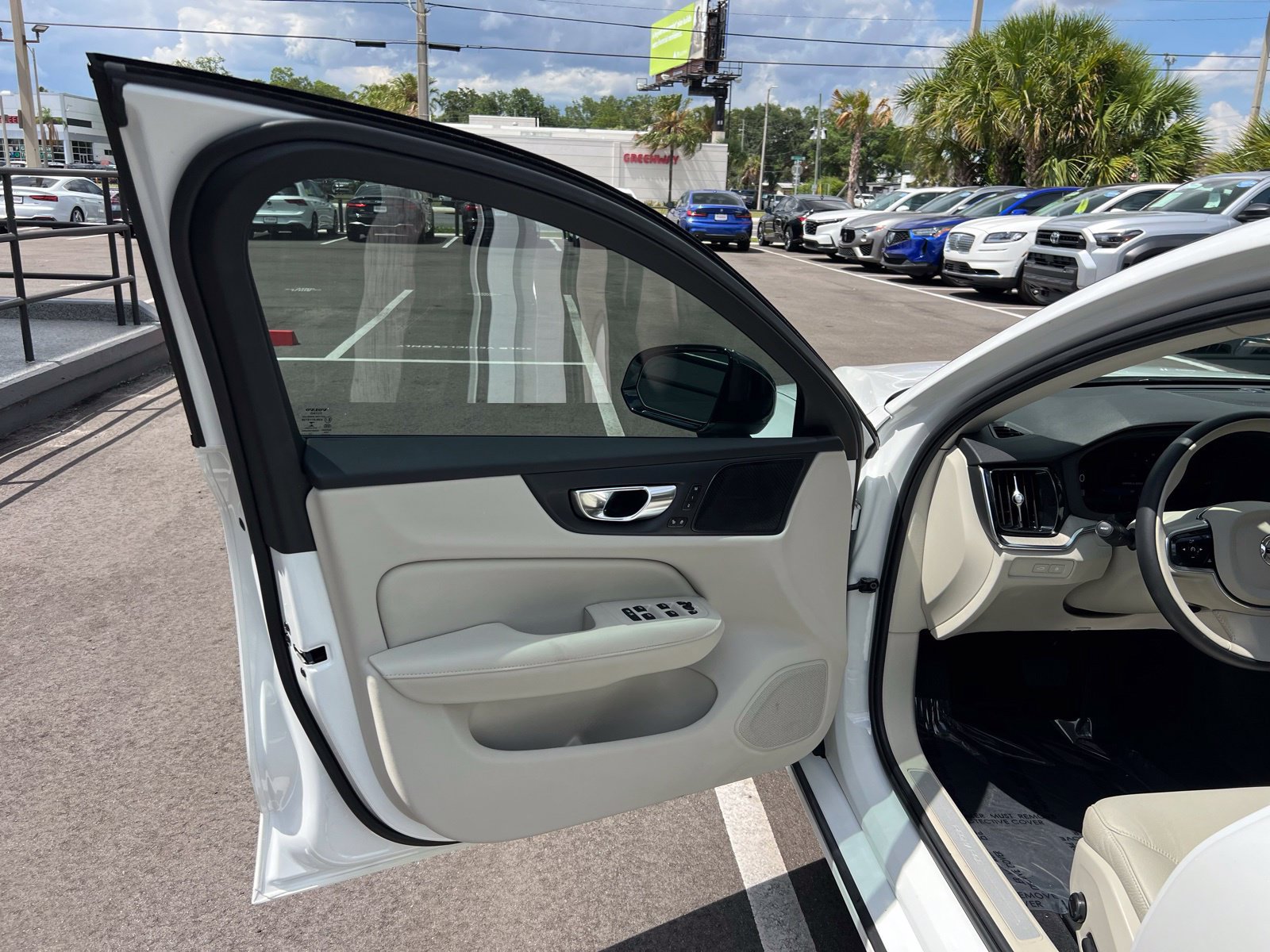Used 2023 Volvo S60 T8 Plus AWD/4WD image 23