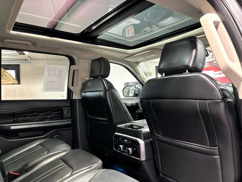 Used 2019 Ford Expedition Platinum image 19