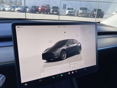 Used 2022 Tesla Model Y Long Range image 37