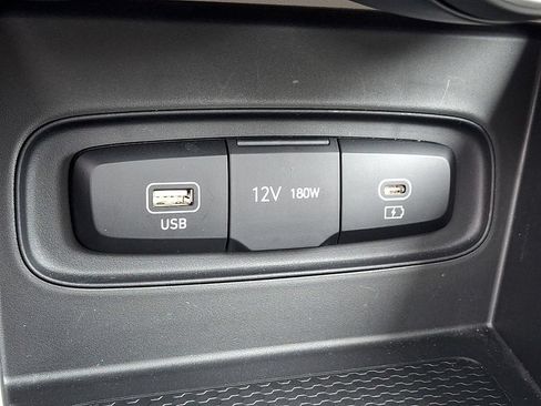 Certified 2024 Hyundai Venue SEL FWD image 25