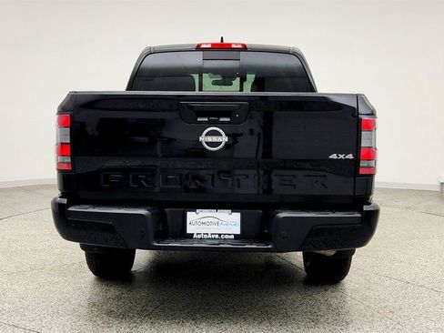 Used 2025 Nissan Frontier SV AWD/4WD image 6