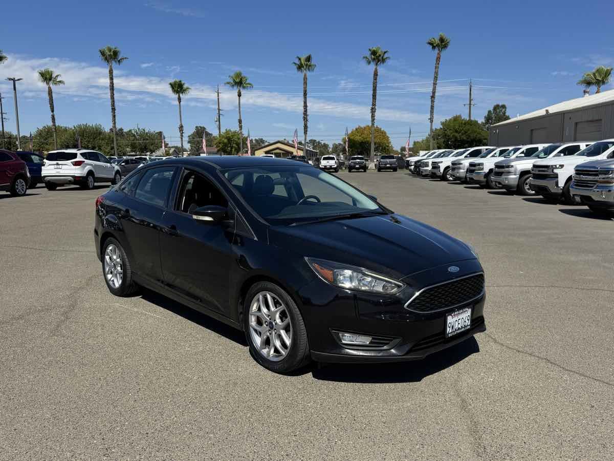 Used 2015 Ford Focus SE w/ Equipment Group 201A FWD image 2