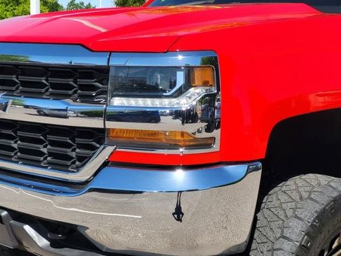Used 2018 Chevrolet Silverado 1500 LT AWD/4WD image 5