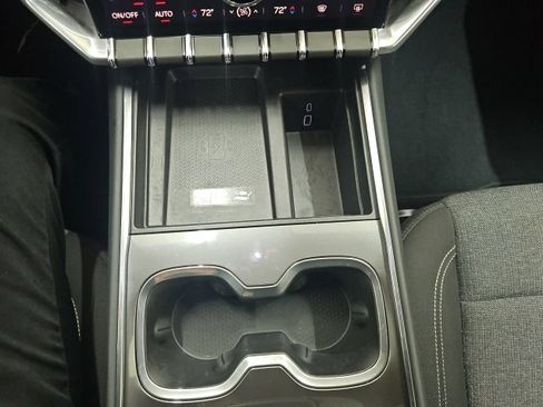 Used 2025 GMC Acadia Elevation image 15