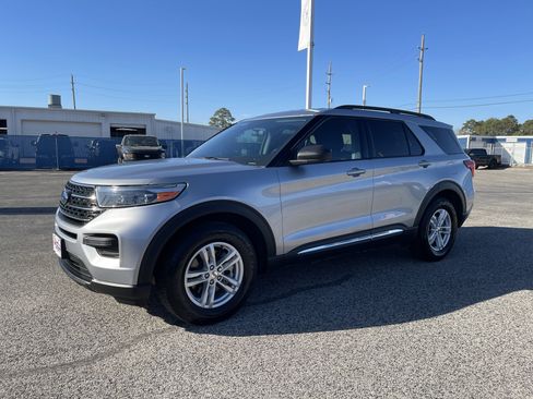 Used 2022 Ford Explorer XLT image 7