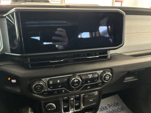 Used 2024 Jeep Wrangler Unlimited w/ Convenience Group AWD/4WD image 27