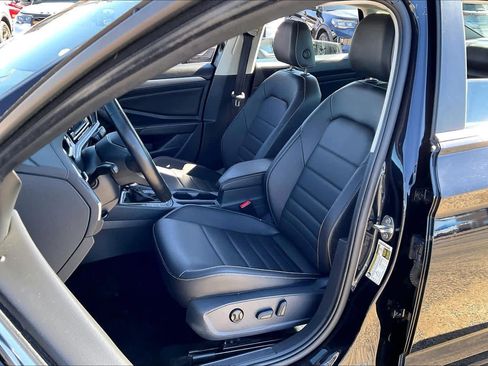 Used 2024 Volkswagen Jetta SE image 8