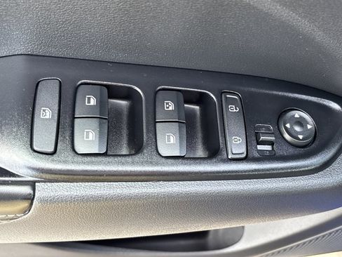 Used 2023 Hyundai Venue Limited w/ Cargo Package image 17