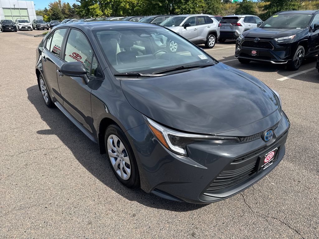Used 2025 Toyota Corolla LE AWD/4WD image 9