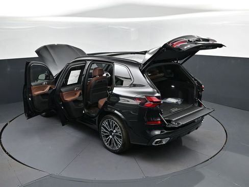 New 2026 BMW X5 sDrive40i w/ M Sport Package image 2