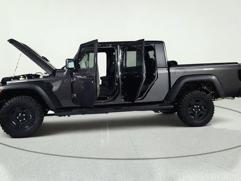 Used 2025 Jeep Gladiator Sport AWD/4WD image 11
