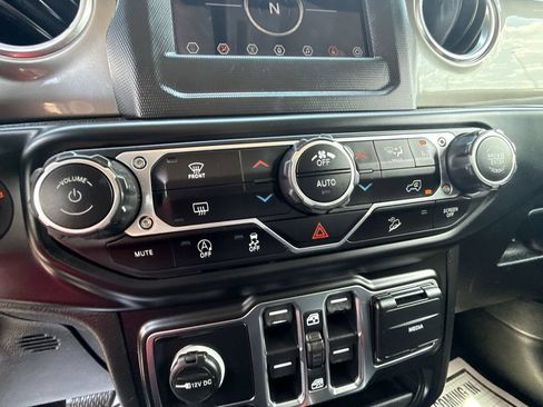 Used 2020 Jeep Wrangler Unlimited Sahara AWD/4WD image 25