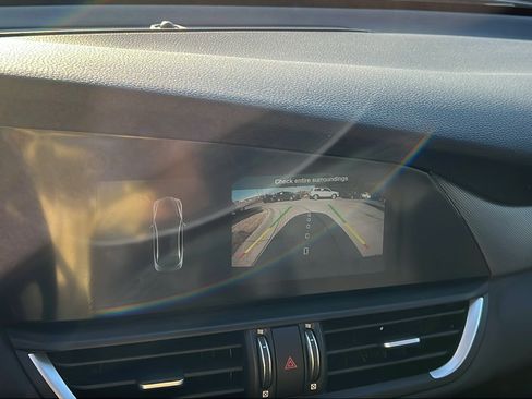 Used 2022 Alfa Romeo Giulia Veloce image 32