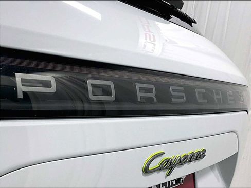 Used 2023 Porsche Cayenne Platinum Edition image 34