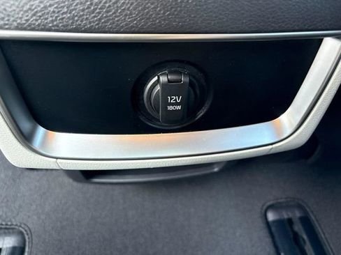 Used 2023 Kia Carnival LX image 30