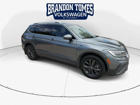 Used 2022 Volkswagen Tiguan SE FWD image 2