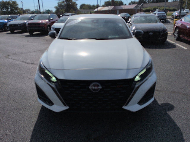 Used 2025 Nissan Altima 2.5 SR AWD/4WD image 2