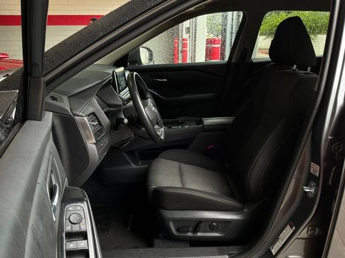 Used 2025 Nissan Rogue SV FWD image 10