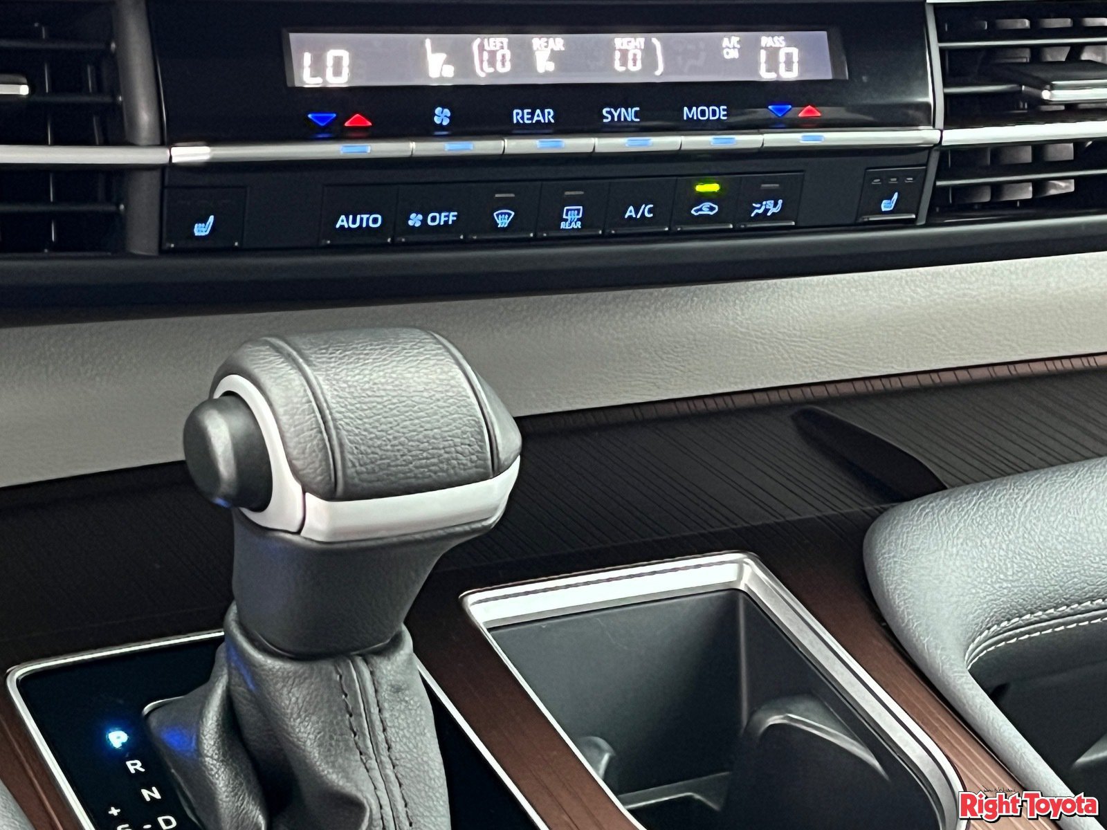 Certified 2024 Toyota Sienna XLE FWD image 30