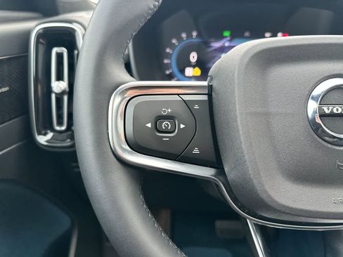 Used 2023 Volvo XC40 Recharge Ultimate image 28