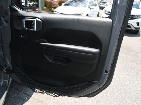Used 2020 Jeep Wrangler Sport AWD/4WD image 17