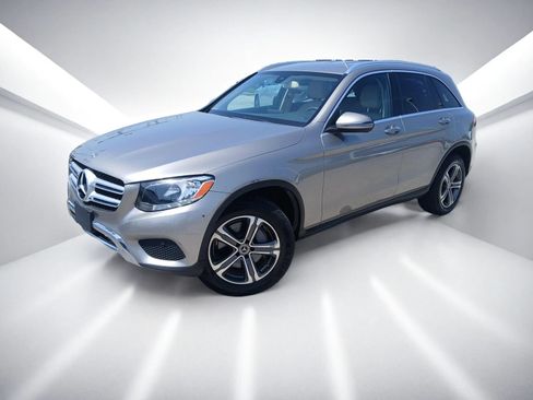 Used 2019 Mercedes-Benz GLC 300 image 2