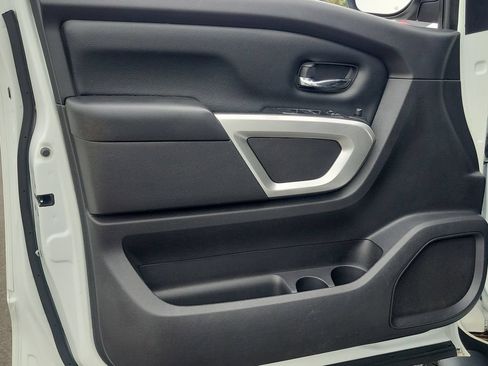 Used 2019 Nissan Titan SV AWD/4WD image 25