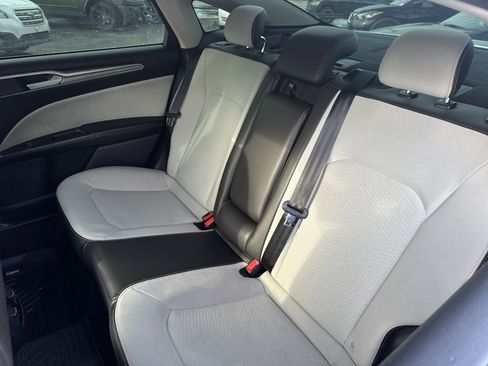 Used 2020 Ford Fusion SE w/ Equipment Group 151A FWD image 12