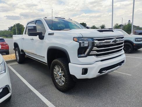 Used 2024 Chevrolet Silverado 3500 High Country w/ High Country Premium Package AWD/4WD image 3