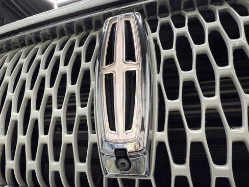 Used 2022 Lincoln Aviator Reserve w/ Equipment Group 201A image 8