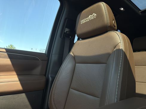 Used 2022 Chevrolet Suburban High Country AWD/4WD image 48