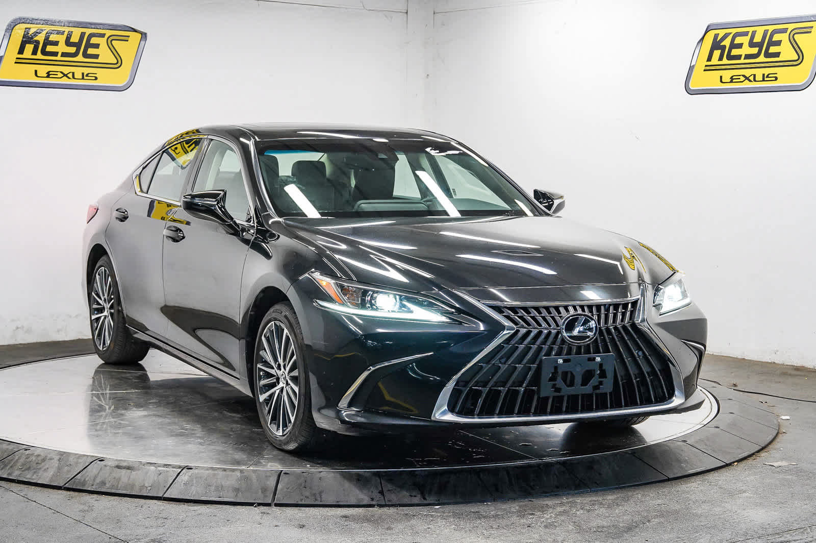 Used 2024 Lexus ES 350 w/ Premium Package FWD image 5