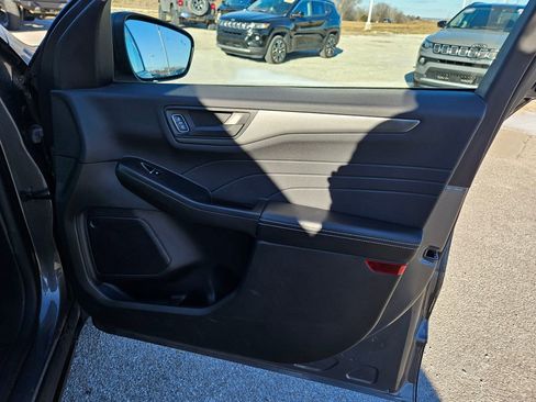 Used 2023 Ford Escape Active image 33