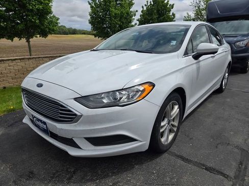 Used 2018 Ford Fusion SE w/ Fusion SE Technology Package FWD image 3