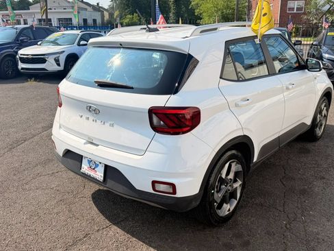 Used 2025 Hyundai Venue SEL FWD image 7