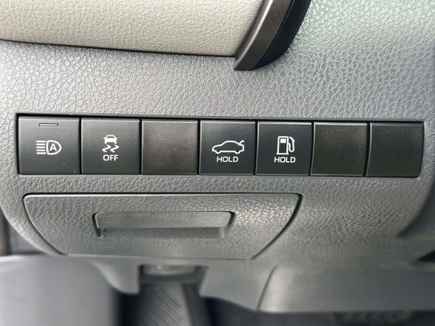 Used 2019 Toyota Camry LE image 21