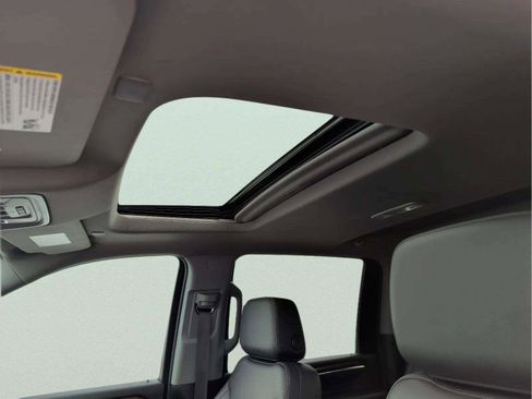 Used 2024 GMC Sierra 2500 SLT w/ SLT Premium Package image 10