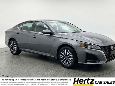 Used 2025 Nissan Altima 2.5 SV image 1