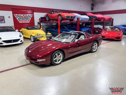 Used 2003 Chevrolet Corvette 50th Anniversary Edition w/ Preferred Equipment Group RWD image 30