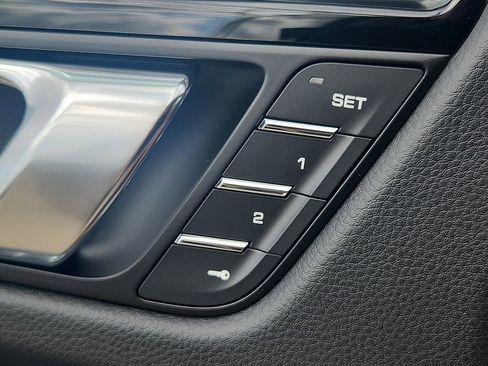 New 2026 Porsche Macan image 20