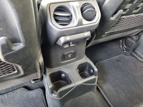 Used 2022 Jeep Gladiator Rubicon w/ LED Lighting Group AWD/4WD image 11