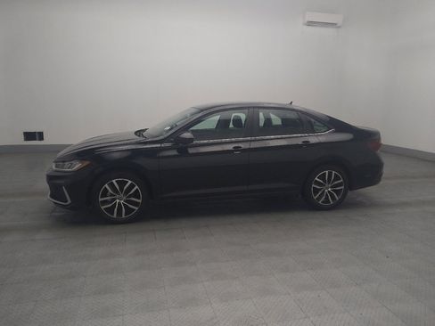 Used 2025 Volkswagen Jetta SE FWD image 2