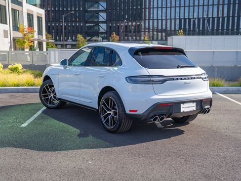 Certified 2026 Porsche Macan AWD/4WD image 3
