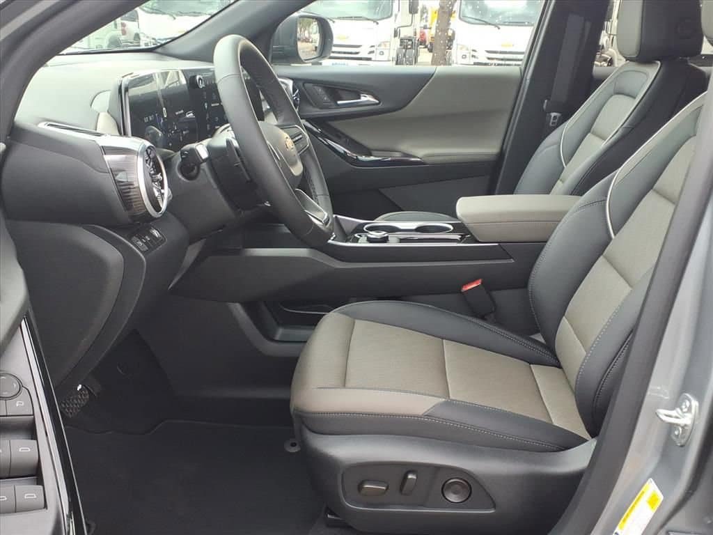 New 2027 Chevrolet Equinox LT w/ Convenience Package II FWD image 16
