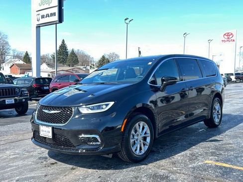 New 2026 Chrysler Pacifica Limited AWD/4WD image 5