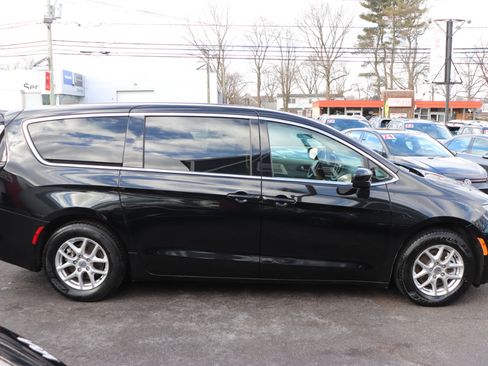 Used 2023 Chrysler Voyager LX image 6