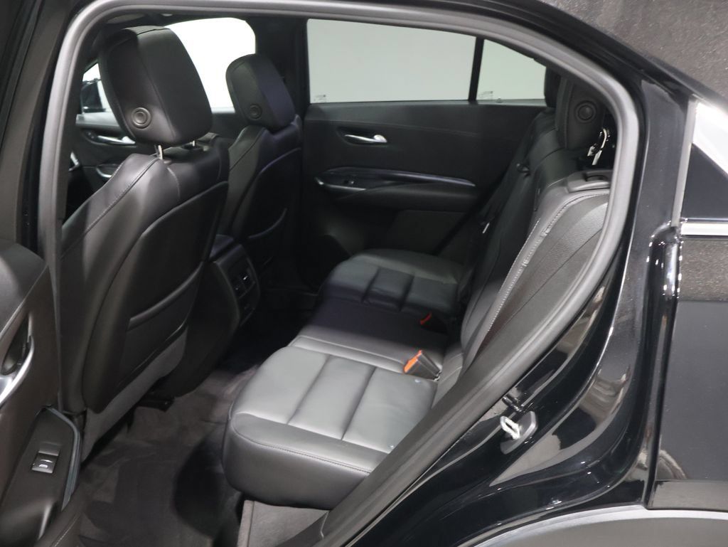 Used 2023 Cadillac XT4 Luxury w/ Cold Weather Package AWD/4WD image 19