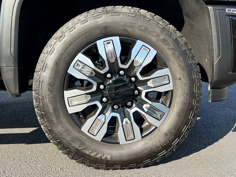 Used 2025 GMC Sierra 2500 Denali image 16