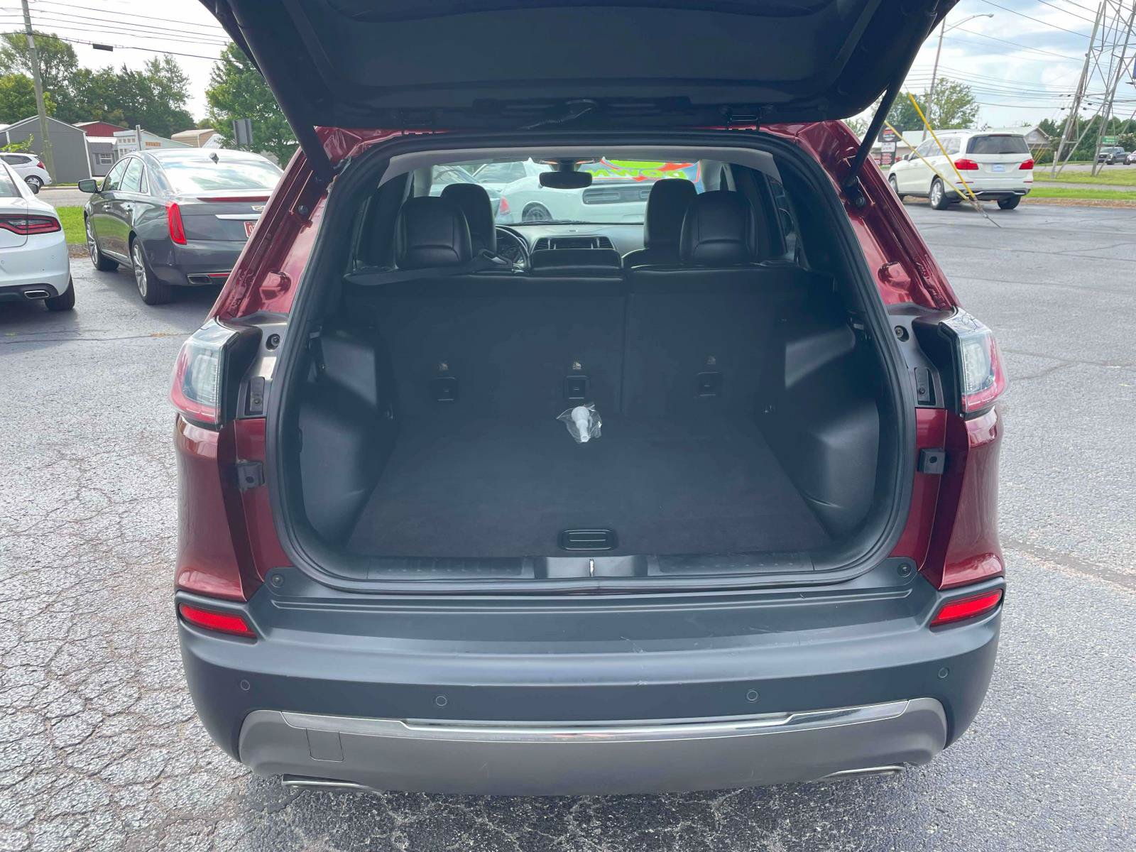 Used 2019 Jeep Cherokee Limited AWD/4WD image 6