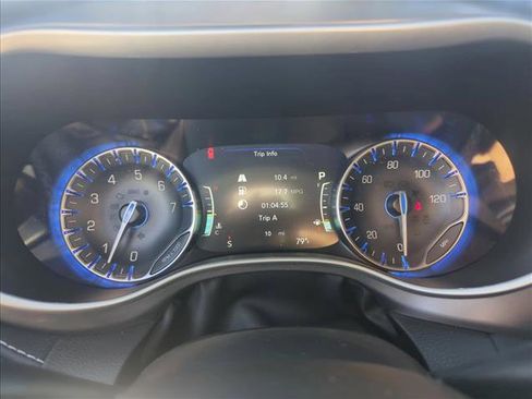 New 2026 Chrysler Pacifica Select image 8